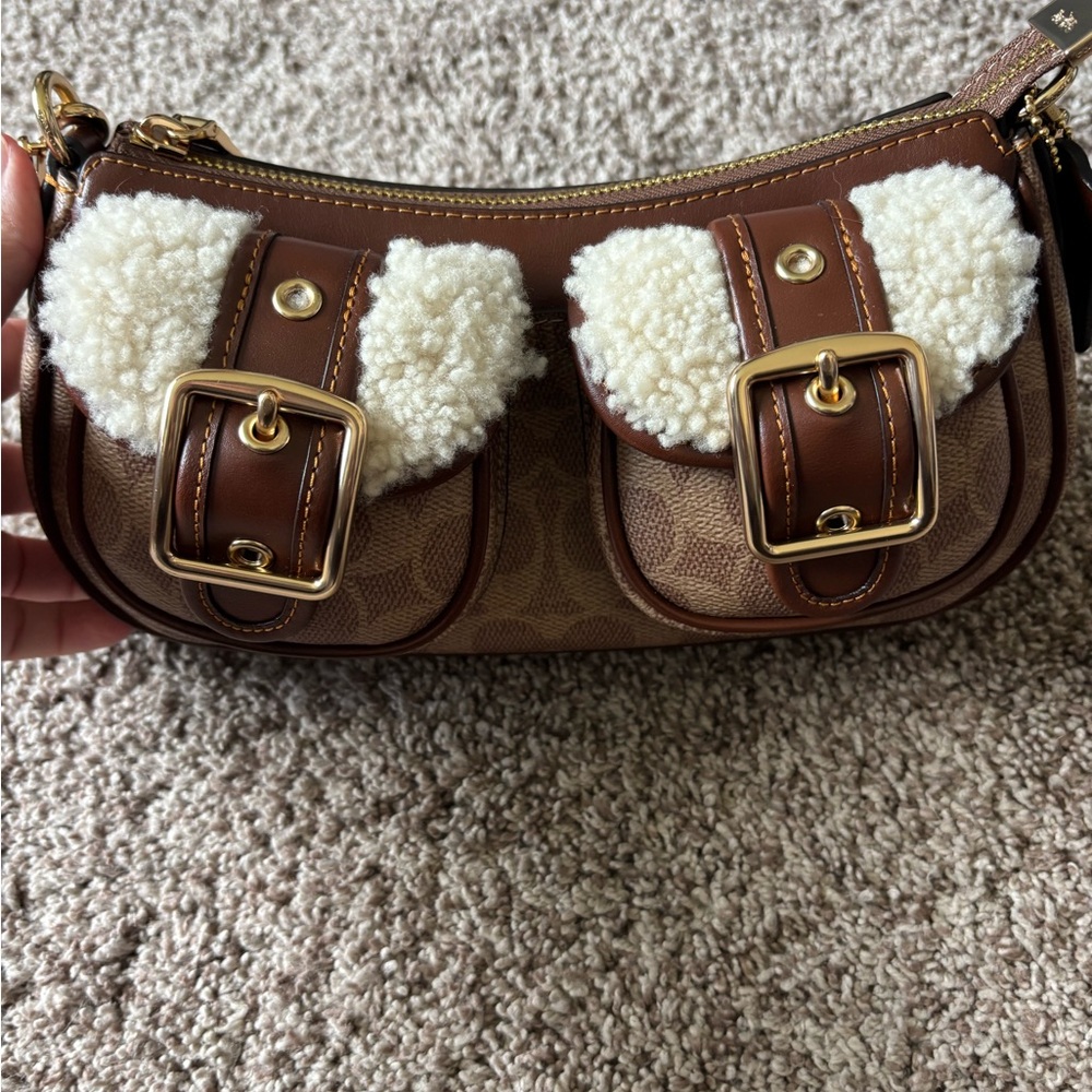 Coach Ashton in Signature Canvas with Shearling Shoulder Bag - Picture 3 of 6